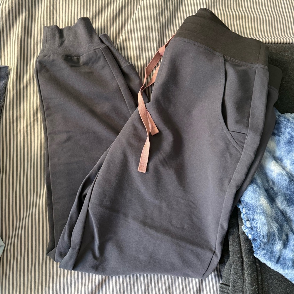 FIGS WOMENS ZAMORA JOGGGERS IN CHARCOAL